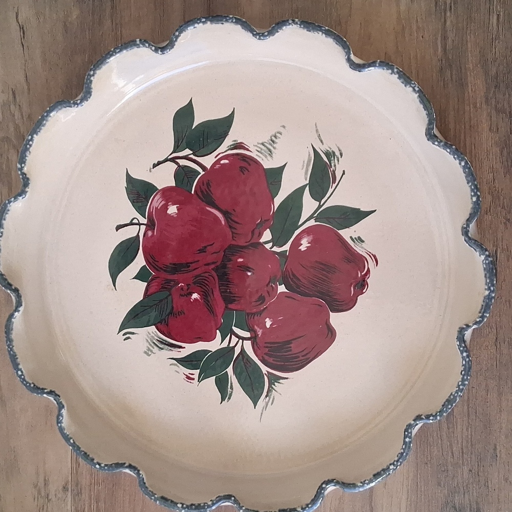 Home And Garden Party Scalloped Edge Chip Tray with Red Apple Design